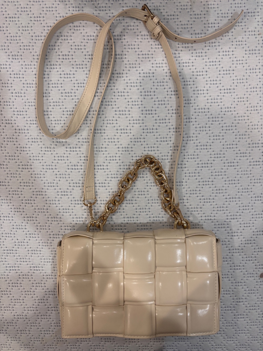 Cream Woven Crossbody Bag with Gold Chain Accent